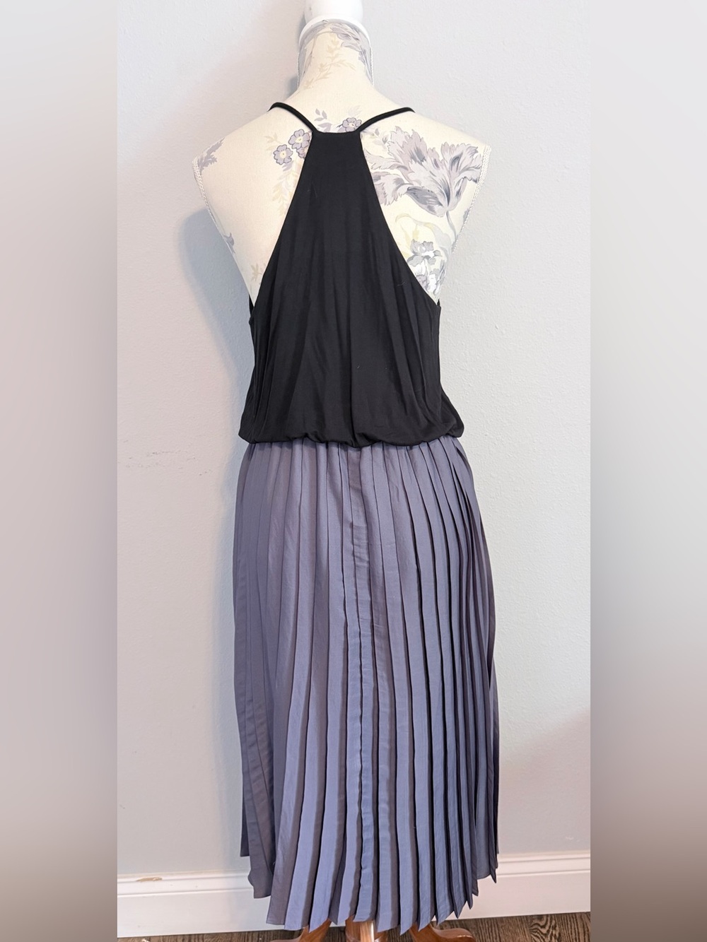 LOFT Pleated Midi Dress Black & Gray Colorblock Size Small - Picture 4 of 6